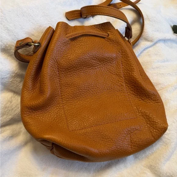 Portland leather DUNE large bucket bag - Picture 2 of 3